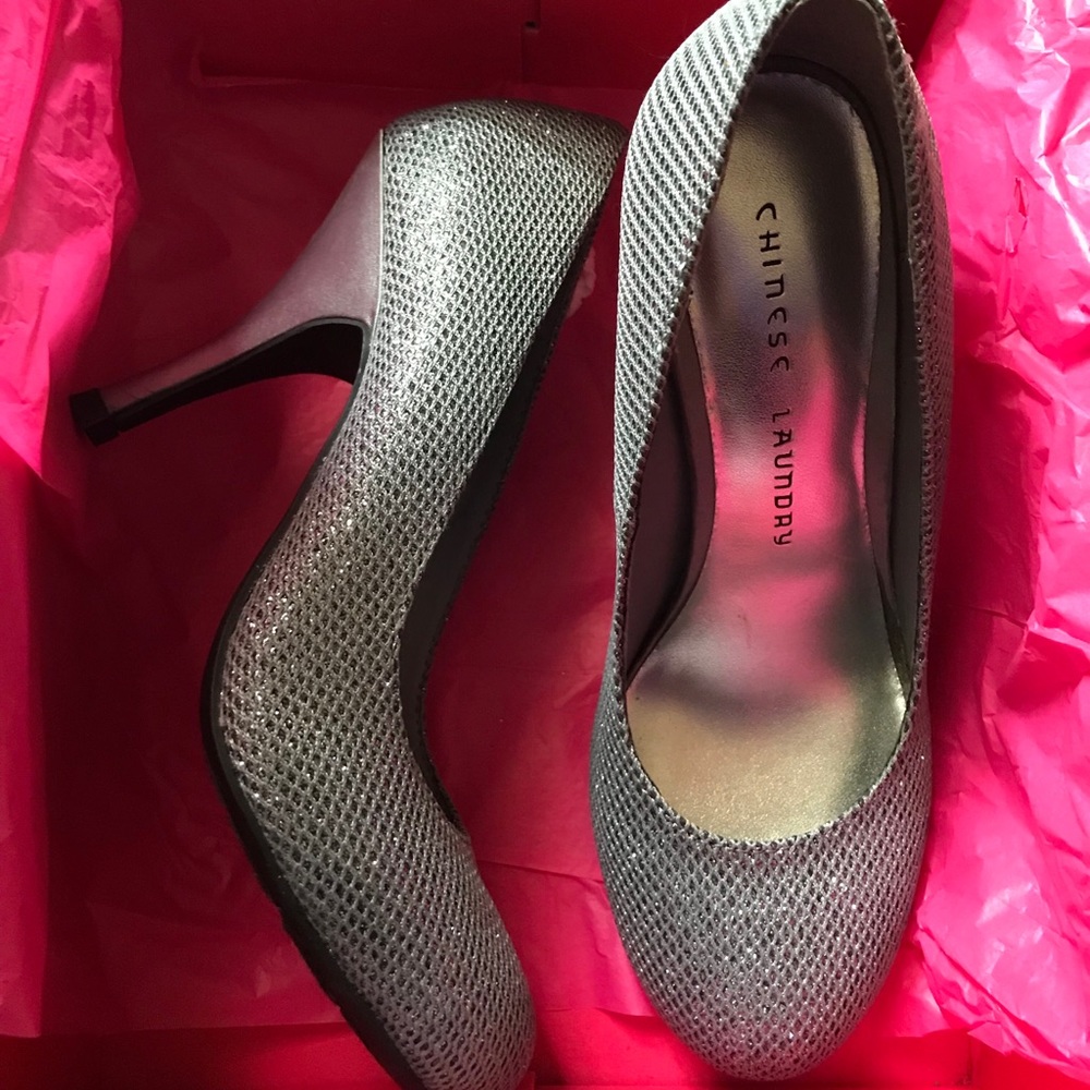 Chinese Laundry GLAM silver pumps